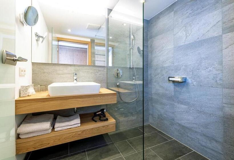 סוויטת ג'וניור, Schörhof