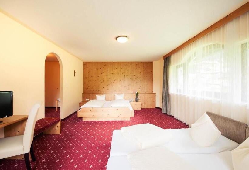 スタンダード4人部屋, Steuxner