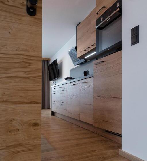 1ベッドルームアパートメント, Steuxner