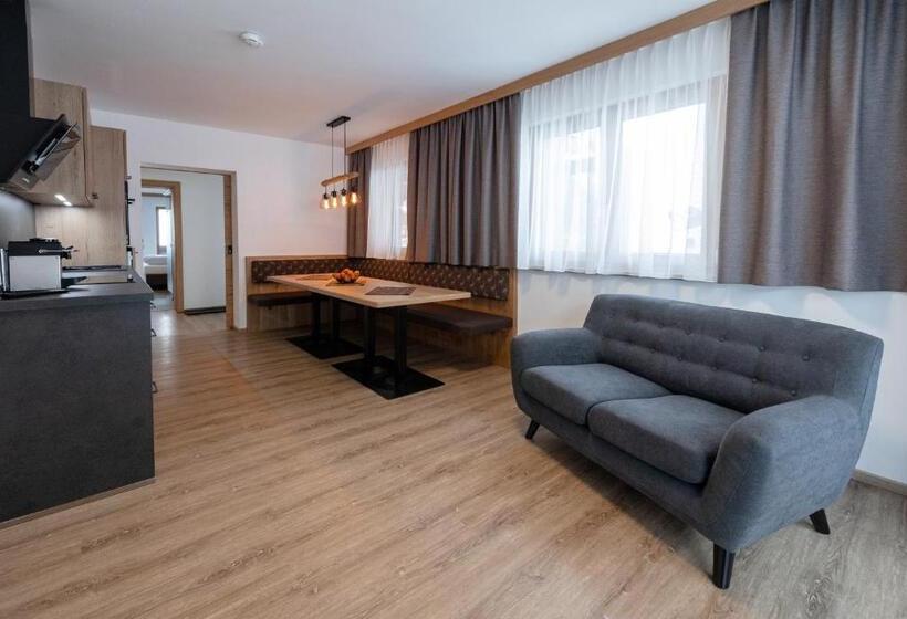 3ベッドルームアパートメント, Steuxner