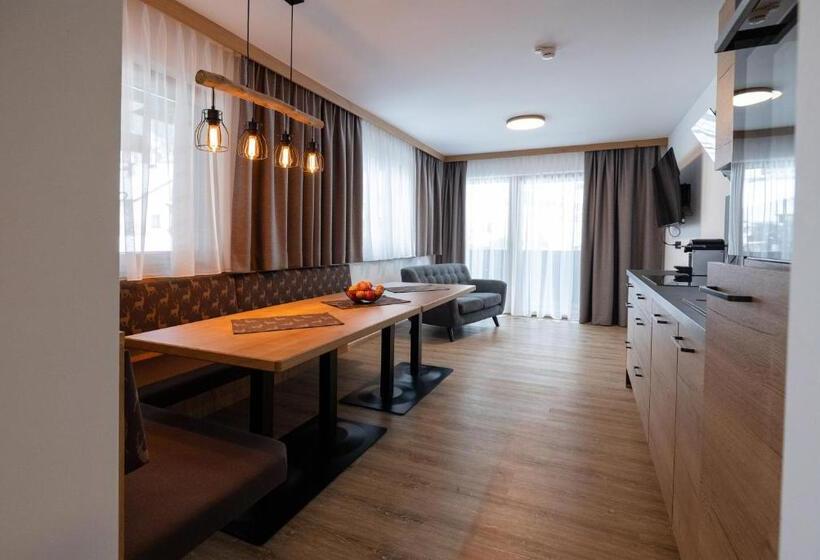 3ベッドルームアパートメント, Steuxner