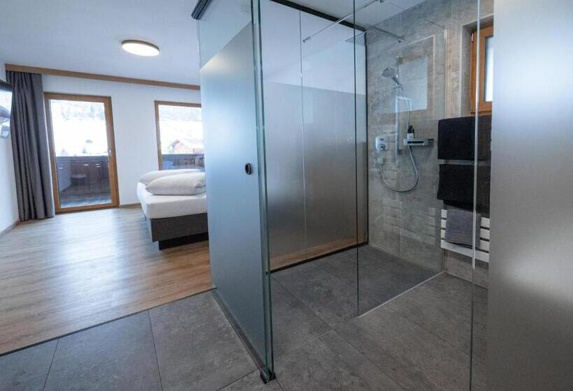 2ベッドルームアパートメント, Steuxner