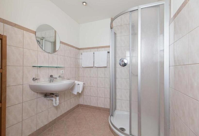 家庭间, Stockerwirt