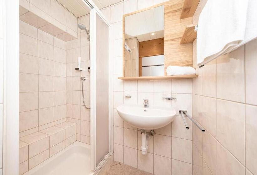 高级大房间, Stockerwirt