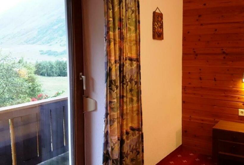 Camera Standard, Valisera