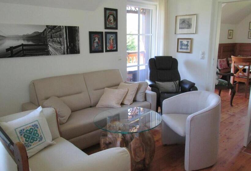 شقة غرفة واحدة, Villa Salis