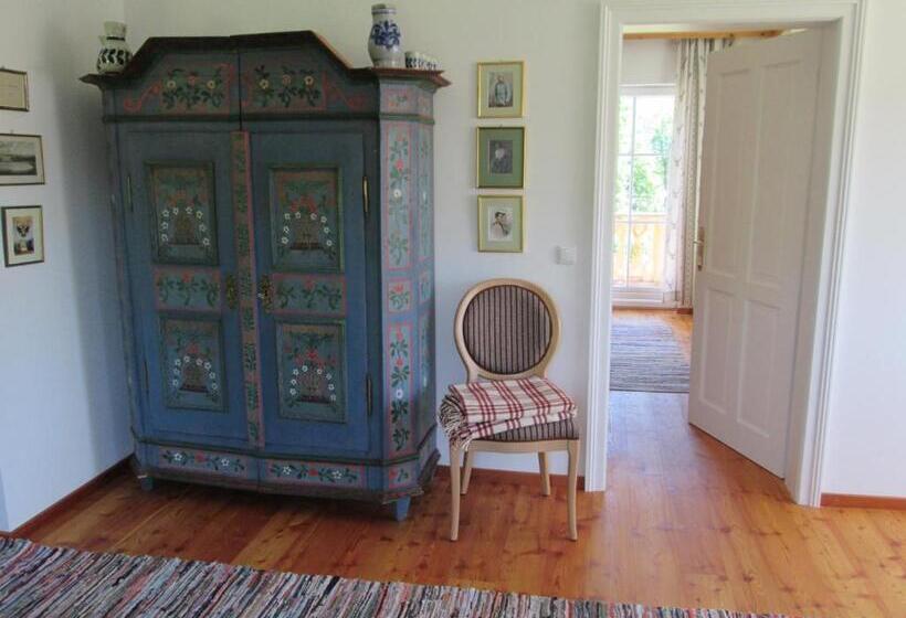 شقة غرفة واحدة, Villa Salis