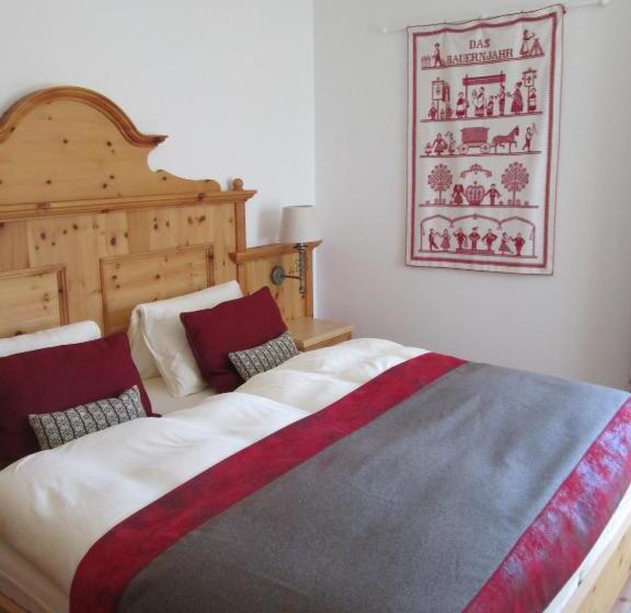 شقة غرفة واحدة, Villa Salis