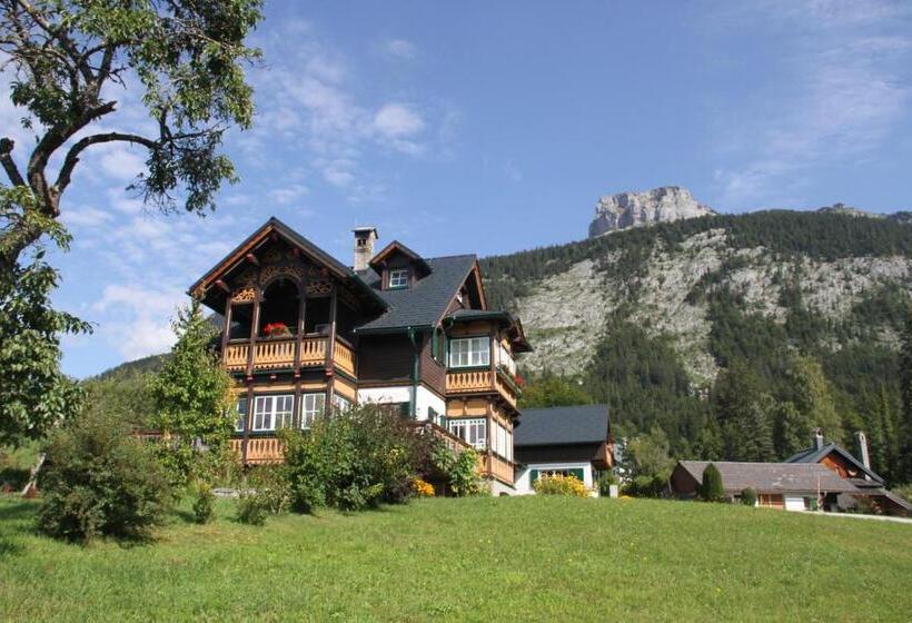 شقة غرفة واحدة, Villa Salis