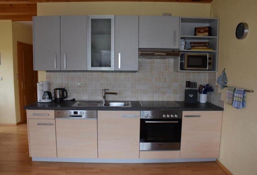 شقة بغرفة نوم واحدة, Pension Hohenau