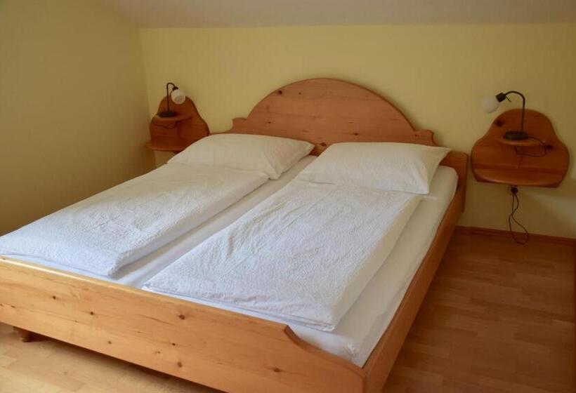 2 Bedrooms Apartment Lake View, Pension Hohenau