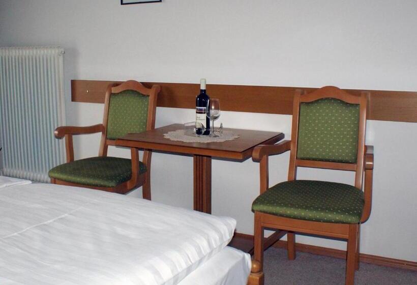 غرفة قياسية ثلاثية, Pension Schierl