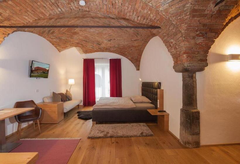 דירת חדר, Brucknergut