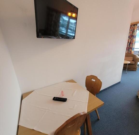 חדר סטנדרט לשלושה, Ferienhotel Alpenhof