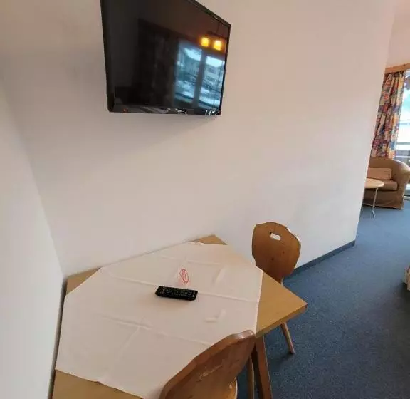 スタンダードトリプルルーム, Ferienhotel Alpenhof