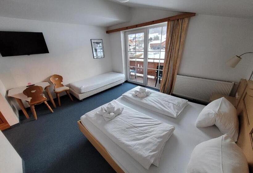חדר סטנדרט לשלושה, Ferienhotel Alpenhof