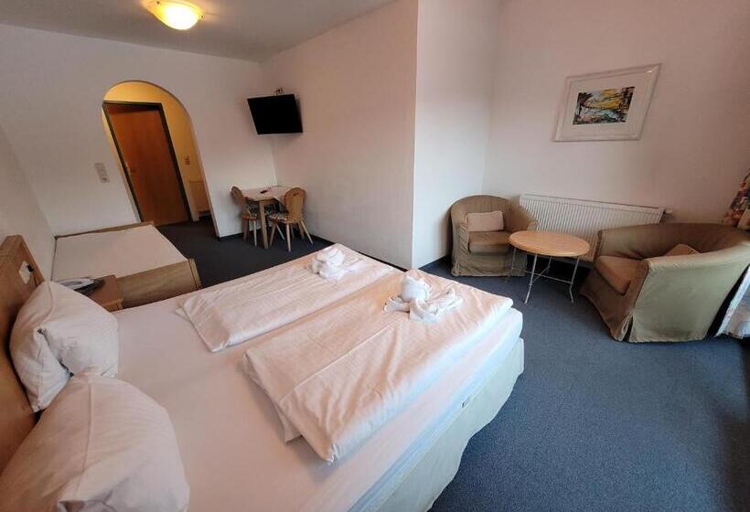 חדר סטנדרט לשלושה, Ferienhotel Alpenhof