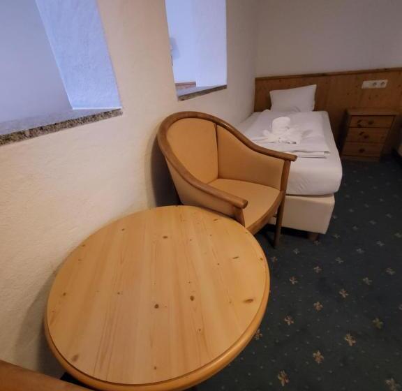 اتاق خانوادگی با چشم‌انداز کوه, Ferienhotel Alpenhof