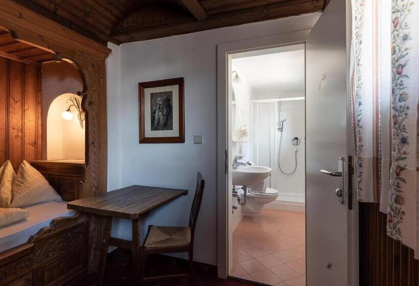 Трехместный Номер Стандарт с Балконом, Gasthof Residence Brugghof & Erlhof