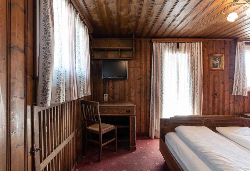 Трехместный Номер Стандарт с Балконом, Gasthof Residence Brugghof & Erlhof