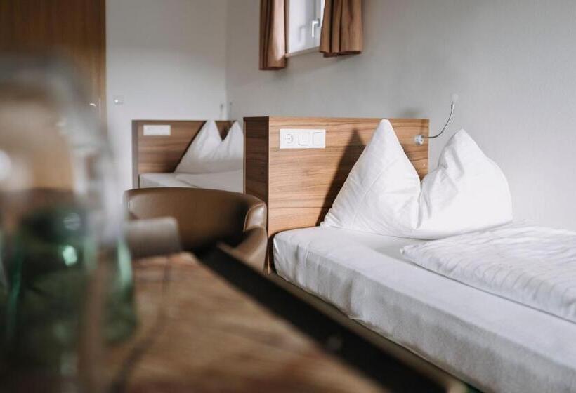 اتاق خانوادگی, Aichingerwirt