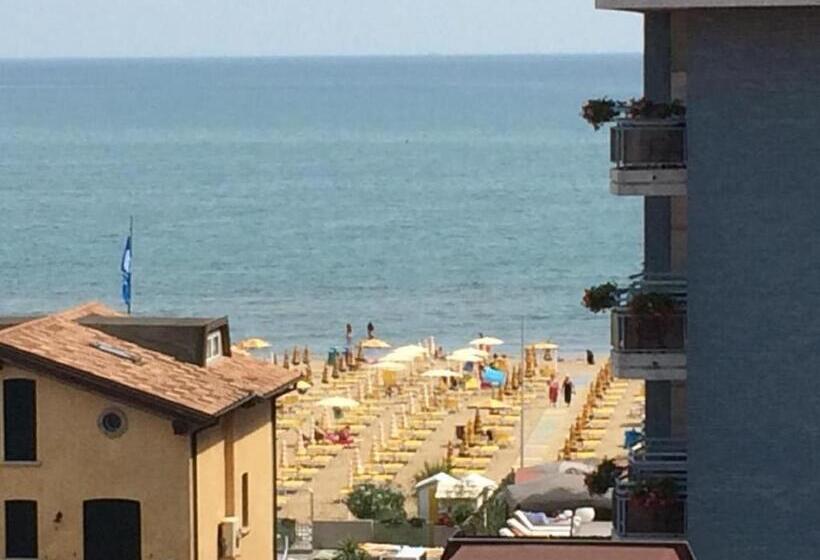 דירת חדר נוף לים, Al Mare