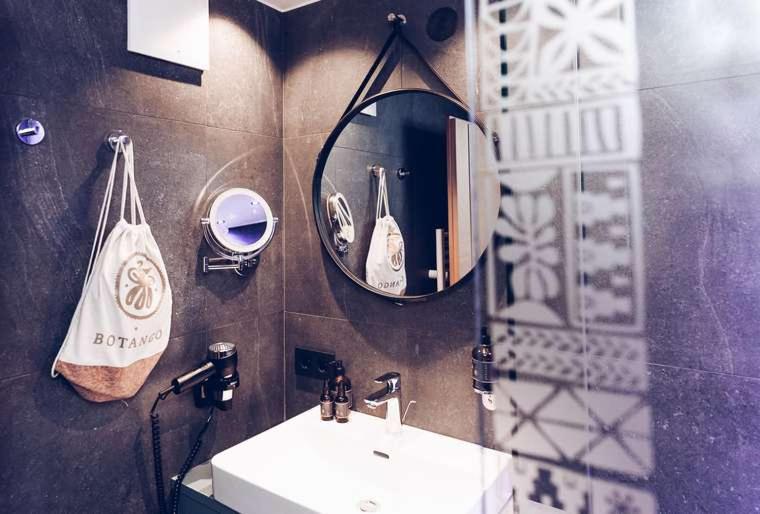 豪华房间, Botango