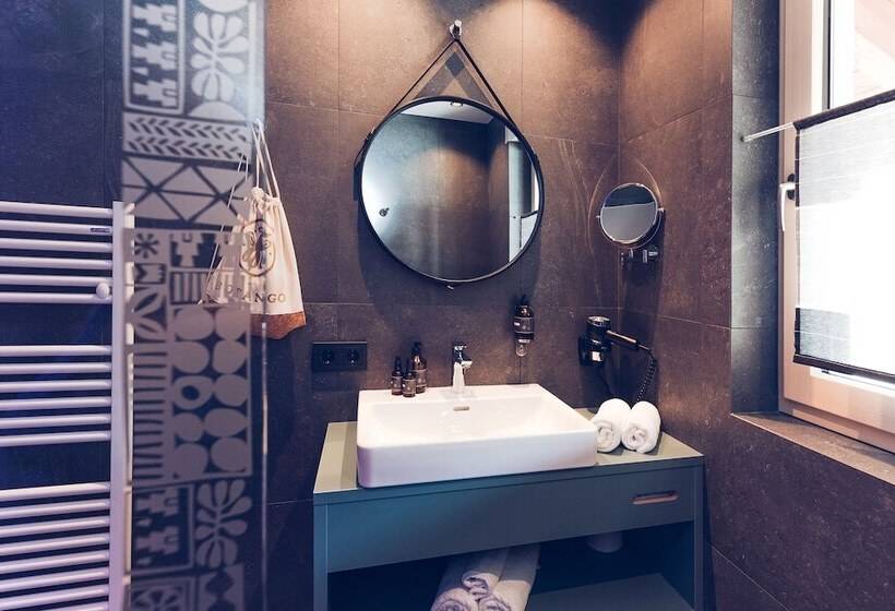 标准间带阳台, Botango