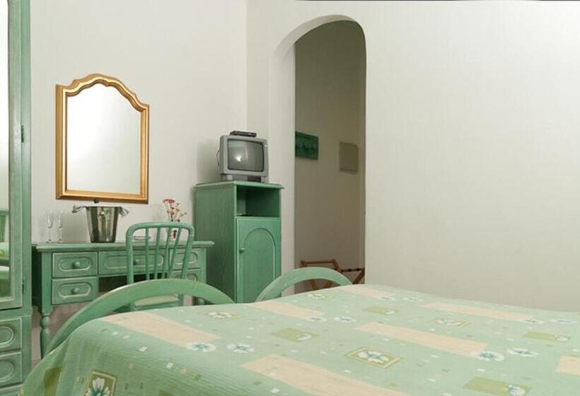 اتاق استاندارد سه نفره, Del Postiglione