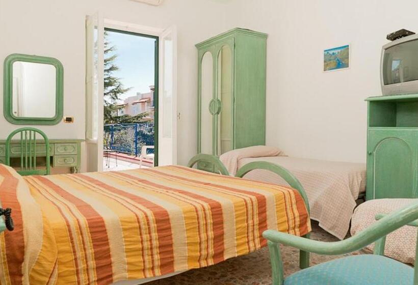 اتاق استاندارد چهار تخته, Del Postiglione