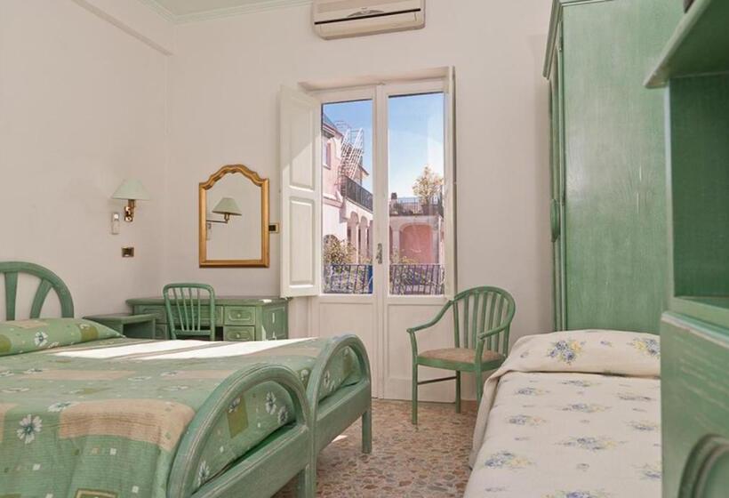 اتاق استاندارد چهار تخته, Del Postiglione