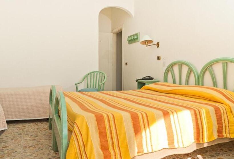 اتاق استاندارد چهار تخته, Del Postiglione