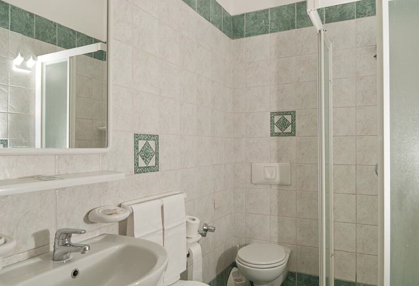 اتاق استاندارد چهار تخته, Del Postiglione