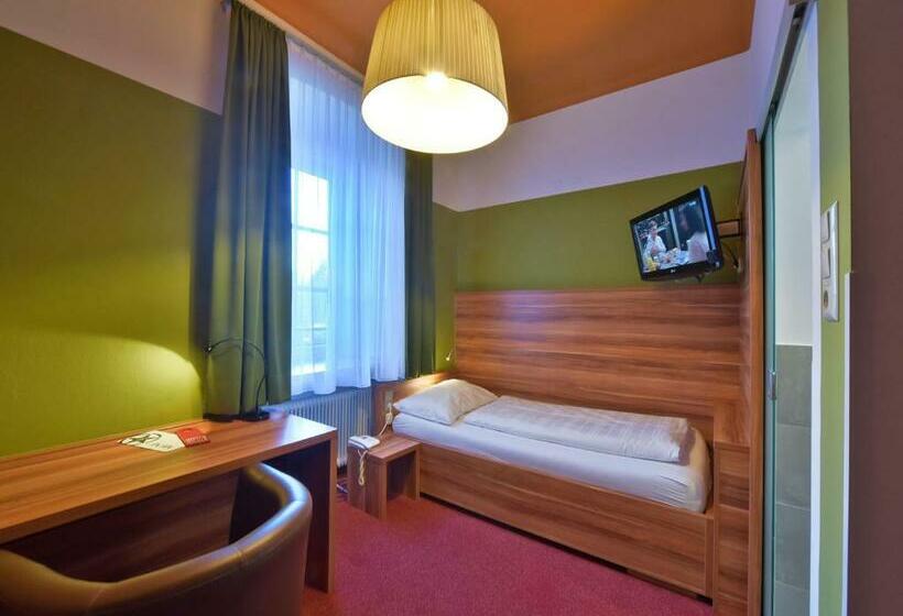 חדר סטנדרט יחיד, Ertl & Mexican Cantina Salud