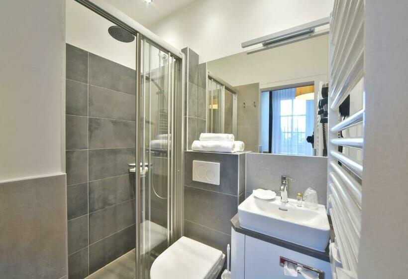 חדר סטנדרט יחיד, Ertl & Mexican Cantina Salud