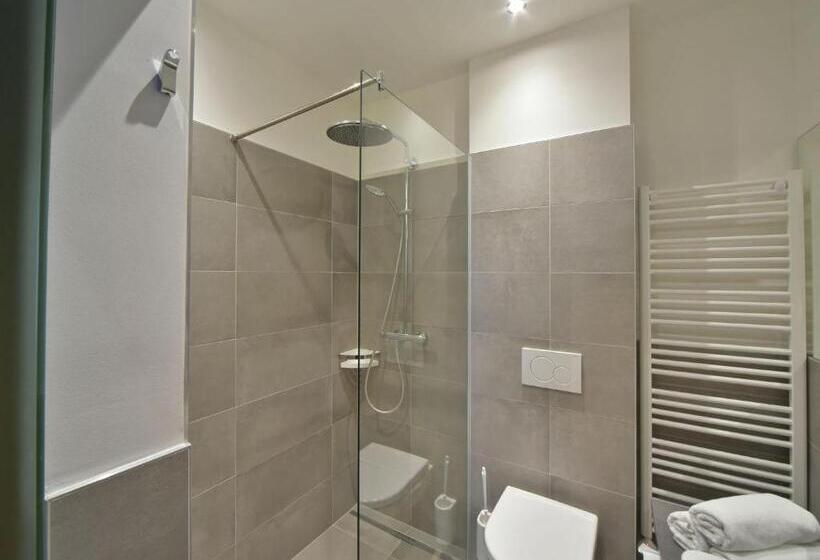 חדר סטנדרט לארבעה, Ertl & Mexican Cantina Salud