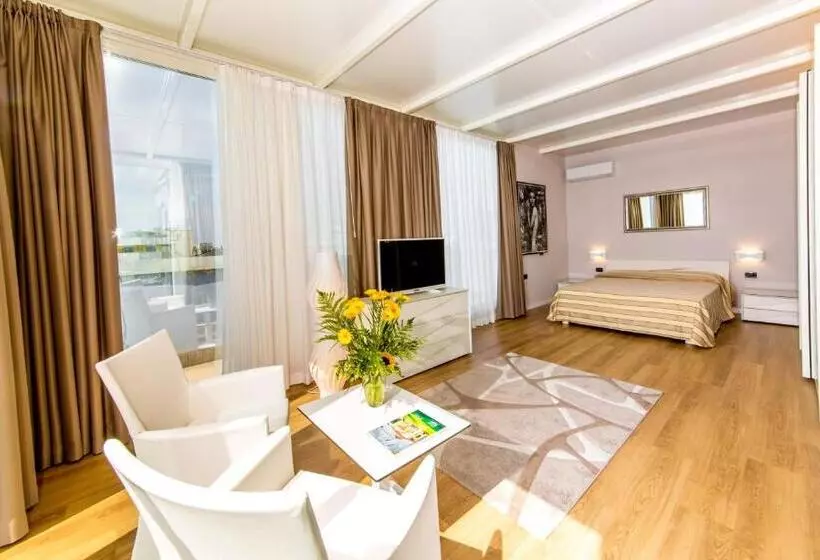 Deluxe Suite Sea View, Helios