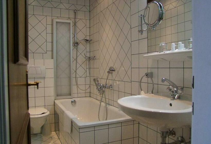 غرفة قياسية, See Villa