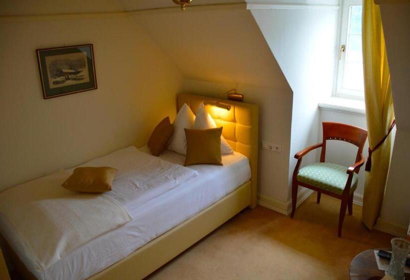 غرفة قياسية فردية, See Villa