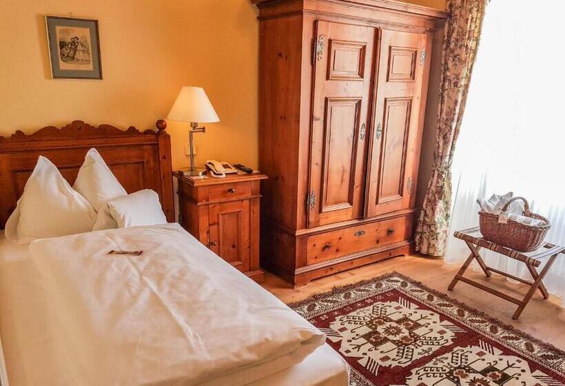 غرفة قياسية فردية, See Villa