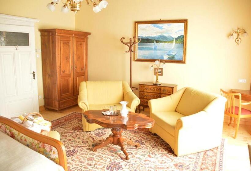 غرفة قياسية مطلّة علي البحيرة, See Villa