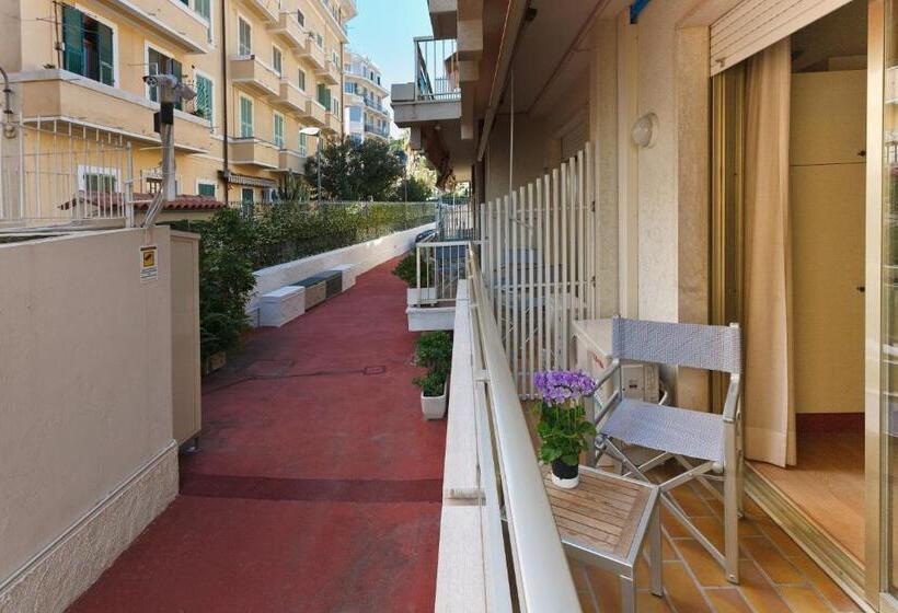 استودیوی استاندارد, Residence Dei Due Porti