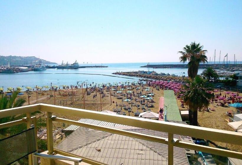 발코니가 있는 바다전망 스탠다드 스튜디오, Residence Dei Due Porti