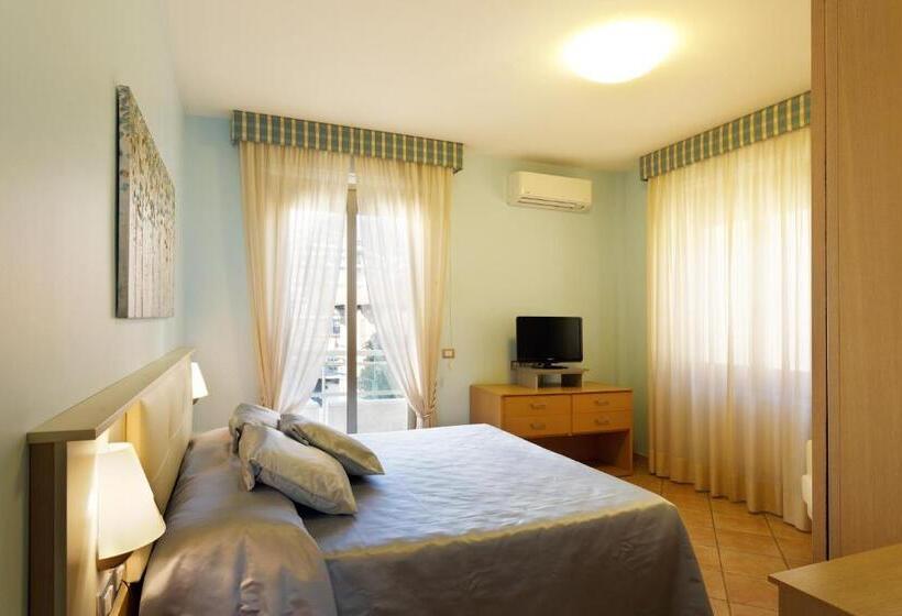 آپارتمان 1 خوابه با بالکن و چشم‌انداز دریا, Residence Dei Due Porti
