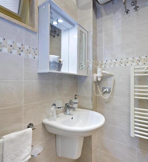استودیوی لوکس, Residence Dei Due Porti