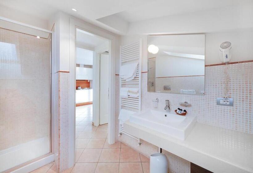 آپارتمان 2 خوابه با چشم‌انداز دریا, Residence Dei Due Porti