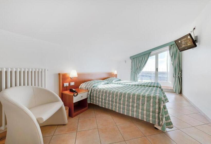 آپارتمان 2 خوابه با چشم‌انداز دریا, Residence Dei Due Porti