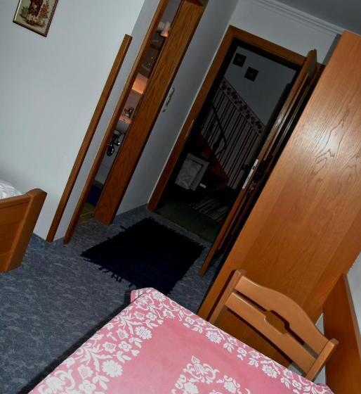 غرفة قياسية مزوَّدة بشُرفة, Treindlhof