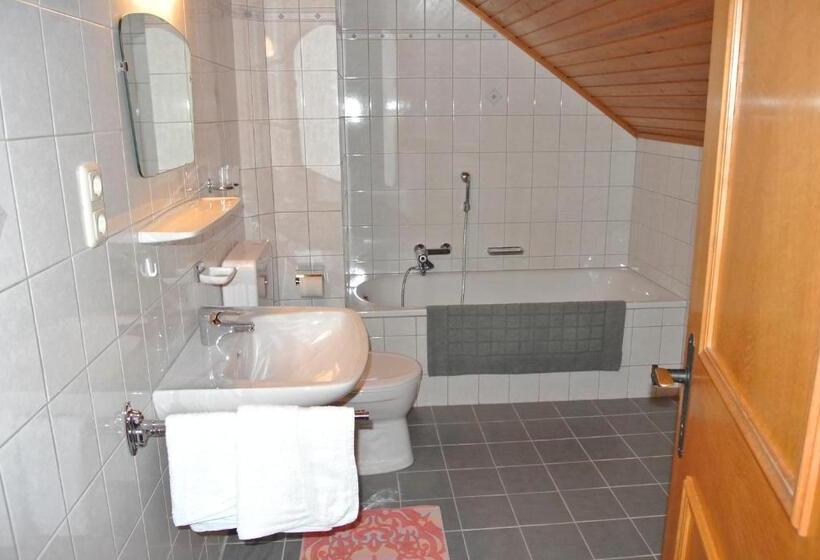 غرفة قياسية ثلاثية مزودة بشرفة, Treindlhof