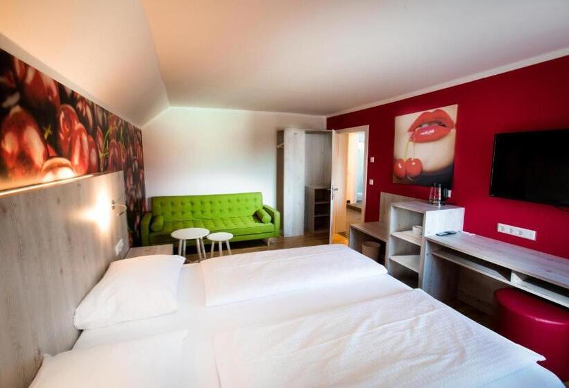 컴포트 스튜디오, Wallner   Hotel & Wirt